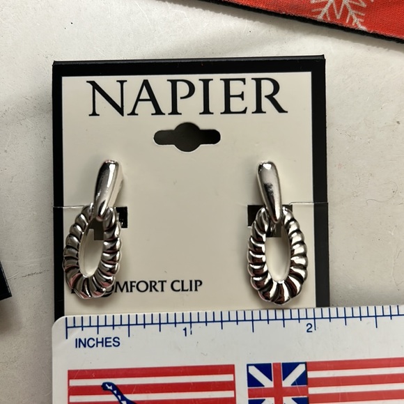 Set of 2 Napier E-Z Comfort Clip On Earrings - Picture 3 of 4
